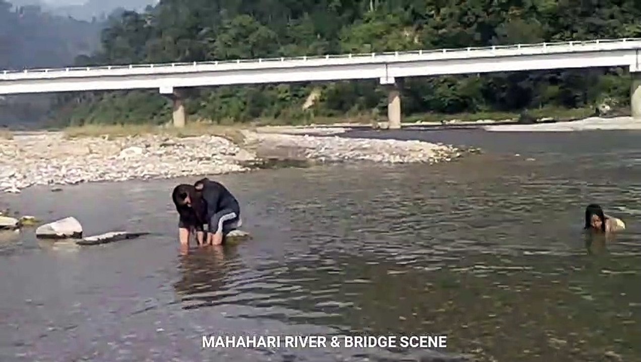 @MANAHARIRIVER @NEPALSCENERY _ A Little Girl Swimming In Manahari River So Excit_Full-HD