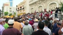 شاهد: معارضون للرئيس قيس سعيد يحتجون على إحكامه القبضة على السلطة في تونس