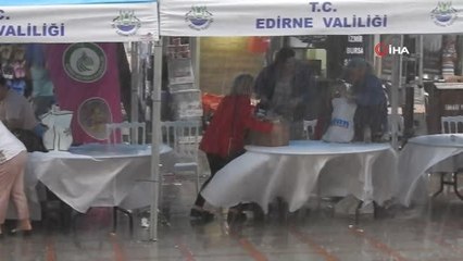 15 dakikalık fırtına ve yağış yetti, vatandaşlar kaçacak yer aradı