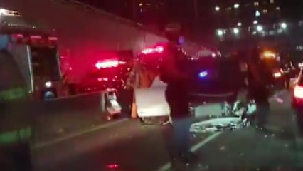 지하차도 진출입로에 승용차 1대 추락...20대 2명 부상 / YTN