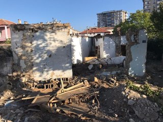 METRUK BİNADA GÖÇÜK 1 YARALI