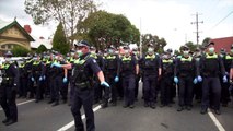 Mais de 200 detidos em protesto contra o confinamento em Melbourne