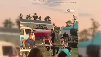 Cumhurbaşkanı Erdoğan, Mersin'de gençlere şarkı söyledi