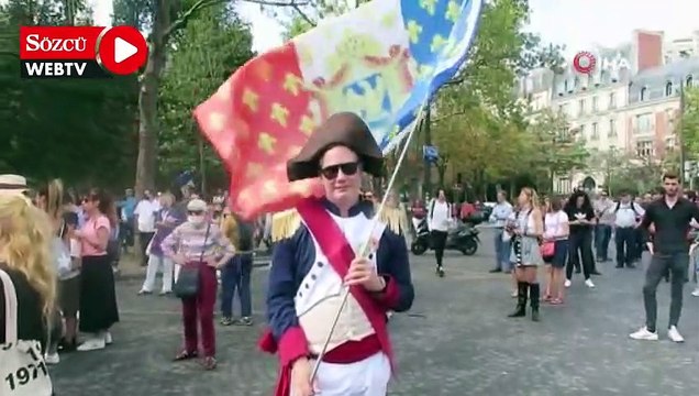 Fransa'da aşı karşıtları yine sokağa indi