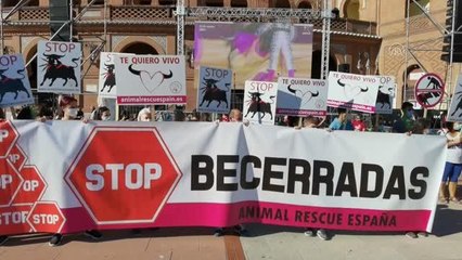 İspanya'da boğa güreşlerinin yasaklanması talebiyle gösteri düzenlendi