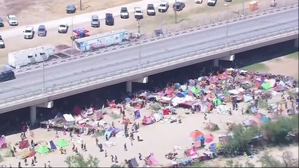 Washington promet d'accélérer le rythme des expulsions d'exilés par avion