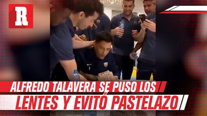 Alfredo Talavera evitó pastelazo de cumpleaños con espectacular reacción