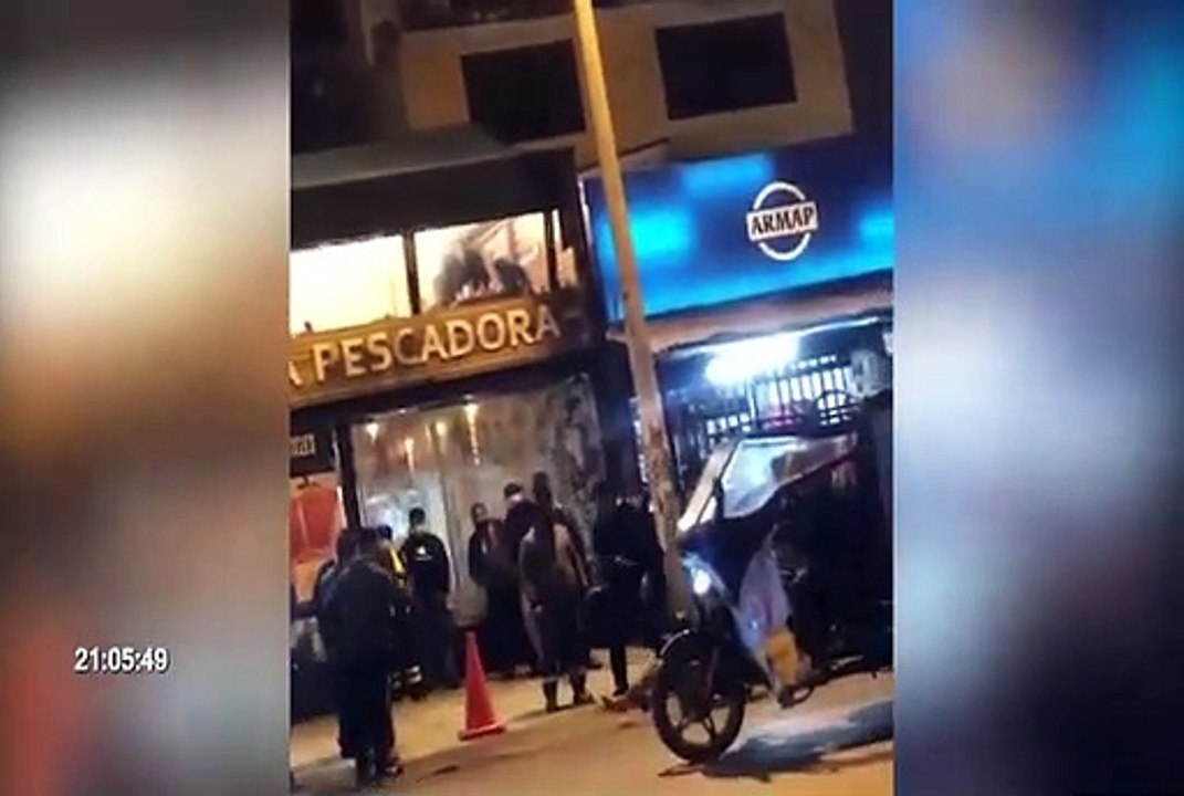 Los Olivos: cansados de la delincuencia vecinos detienen y golpean a ladrón de celulares