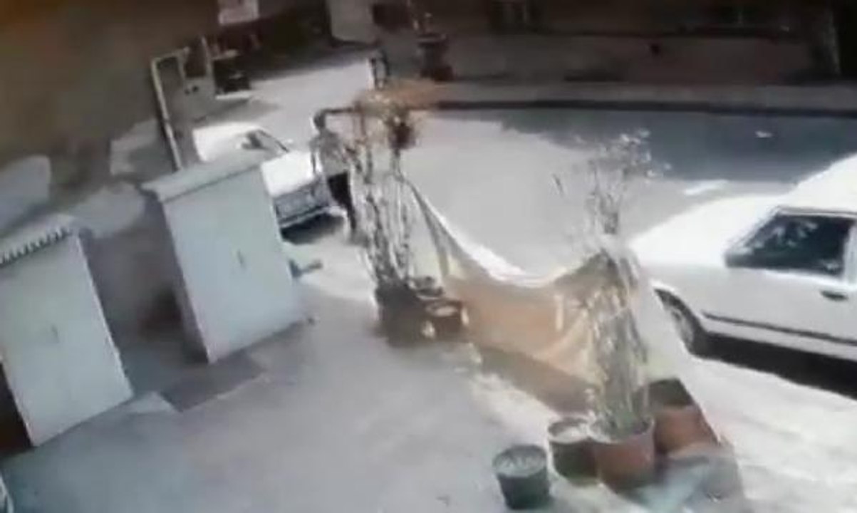 BAĞCILAR'DA EVLERDEN TELEFON VE BİLGİSAYAR ÇALAN ŞÜPHELİ YAKALANDI