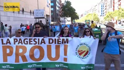 La manifestació contra l’ampliació del Prat arriba a Barcelona