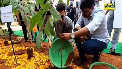 Green India Challenge: బేగంపేట ఎయిర్ పోర్ట్ లో మొక్కలు నాటిన అమీర్ ఖాన్