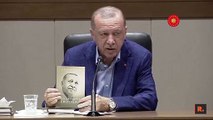 Erdoğan kitabının Fransızcasını gösterdi, 'İngilizcesi' dedi