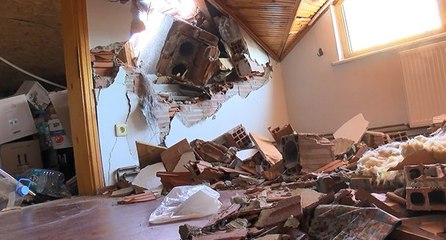 Fırtına nedeniyle uçan baca karşı binanın duvarını yıktı