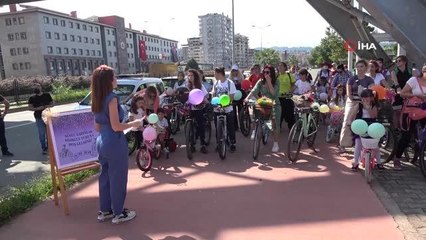 Süslü kadınlar topluluğu Rize'de pedal çevirdi