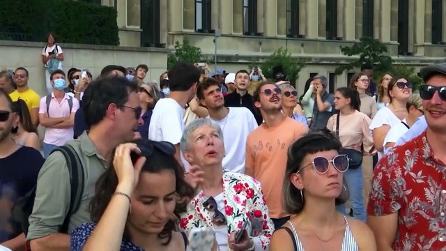 Védőháló nélkül Párizs felett