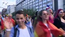 El Orgullo de Belgrado celebra sus 20 años inundando de colores la calles serbias