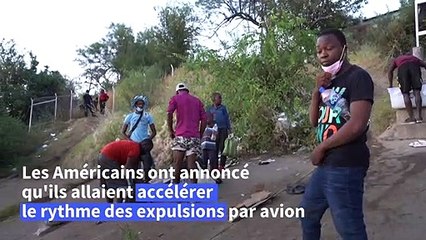 Des migrants traversent le Rio Grande depuis le Mexique vers la frontière américaine