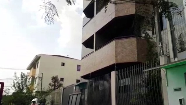 Bombeiros são chamados para combater incêndio em apartamento no Coqueiral