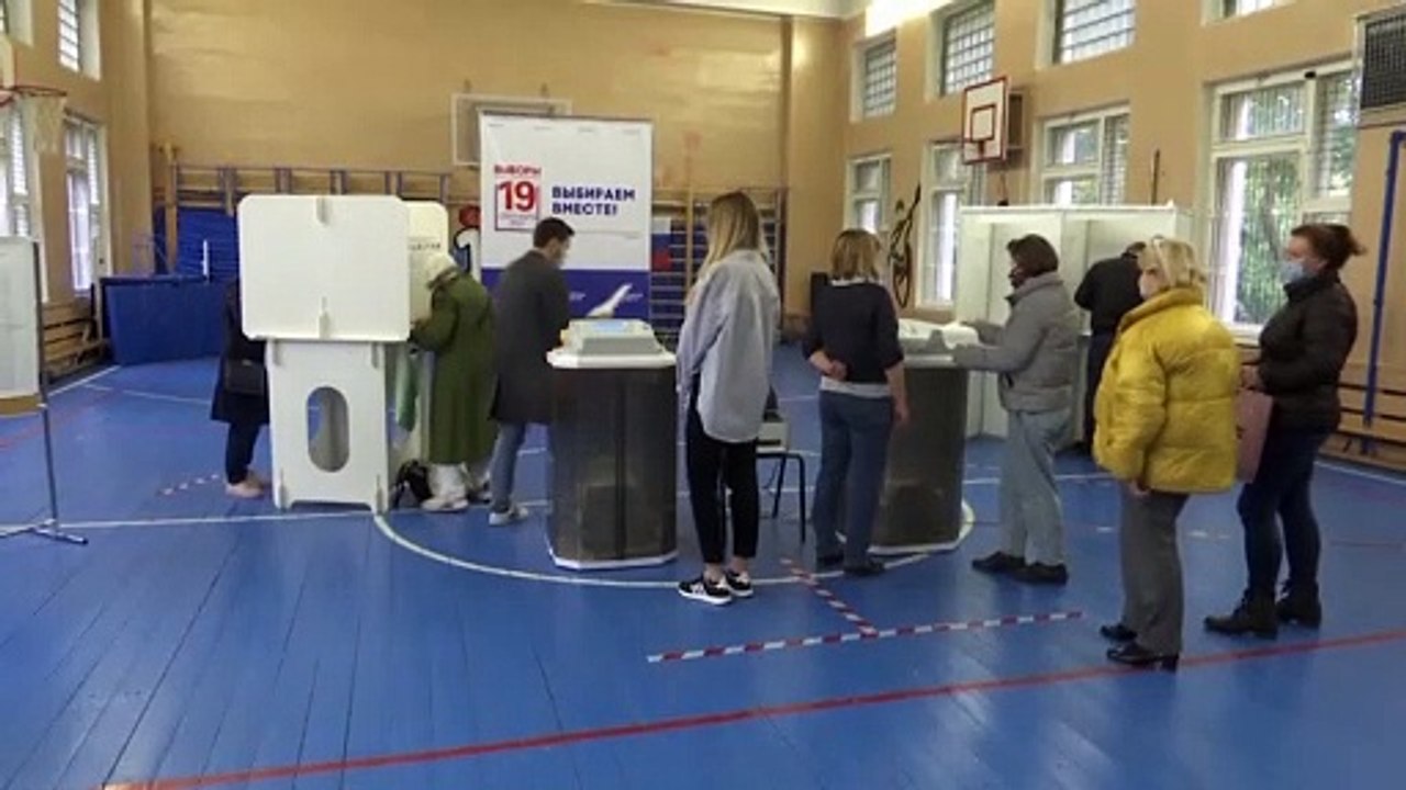 Parlamentswahl in Russland: Putin-Partei Geeintes Russland liegt vorn