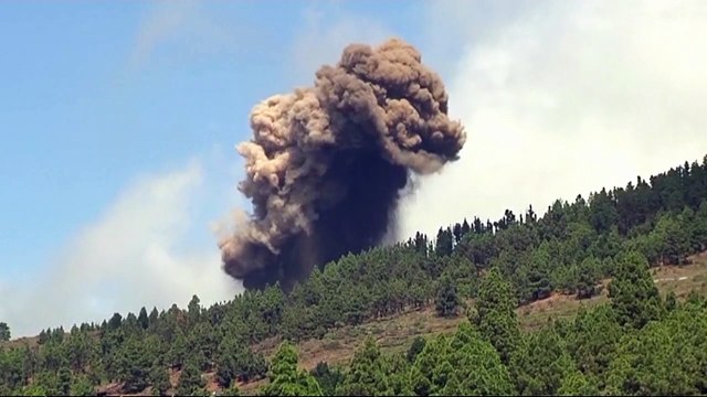 Cientos de evacuados por la erupción del volcán en la isla española de La Palma