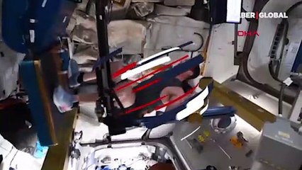 Fransız astronot, uzayda yaptığı egzersizin görüntüsünü paylaştı