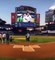 Abinader lanza primera bola previo al juego entre Mets y Filis