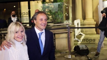 Eugenia Martínez de Irujo y Narcís Rebollo no se pierden la premier del documental de Raphael