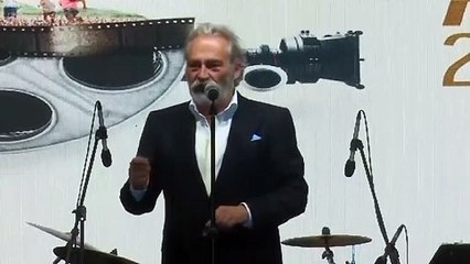 Altın Koza'da Onur Ödülü alan Haluk Bilginer: Eğri zamanlarda dik duranlara selam olsun