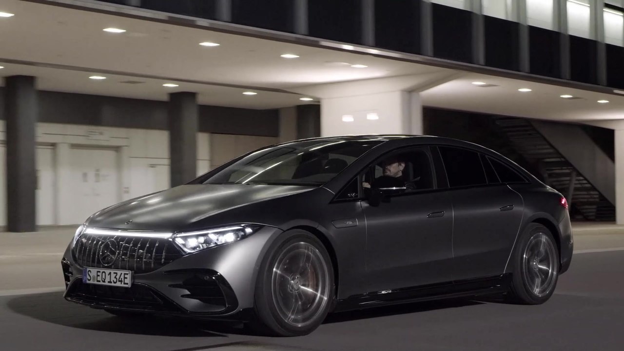 Der neue Mercedes-AMG EQS 53 4MATIC+ - AMG-spezifische E-Motoren für perfekt ausbalancierte Driving Performance