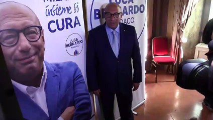 Milano, il centrodestra manda i soldi a Bernardo. Lui ironizza: "Domani controllo il conto"