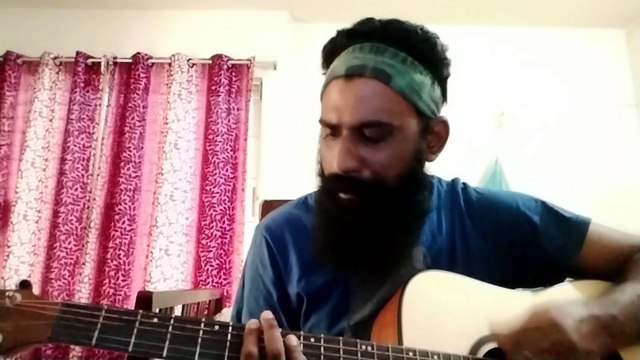 Play acoustic guitar indoor ! Sound Trembling