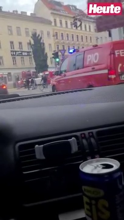 Kellerbrand in Wien – Straßensperre, Gebäude evakuiert