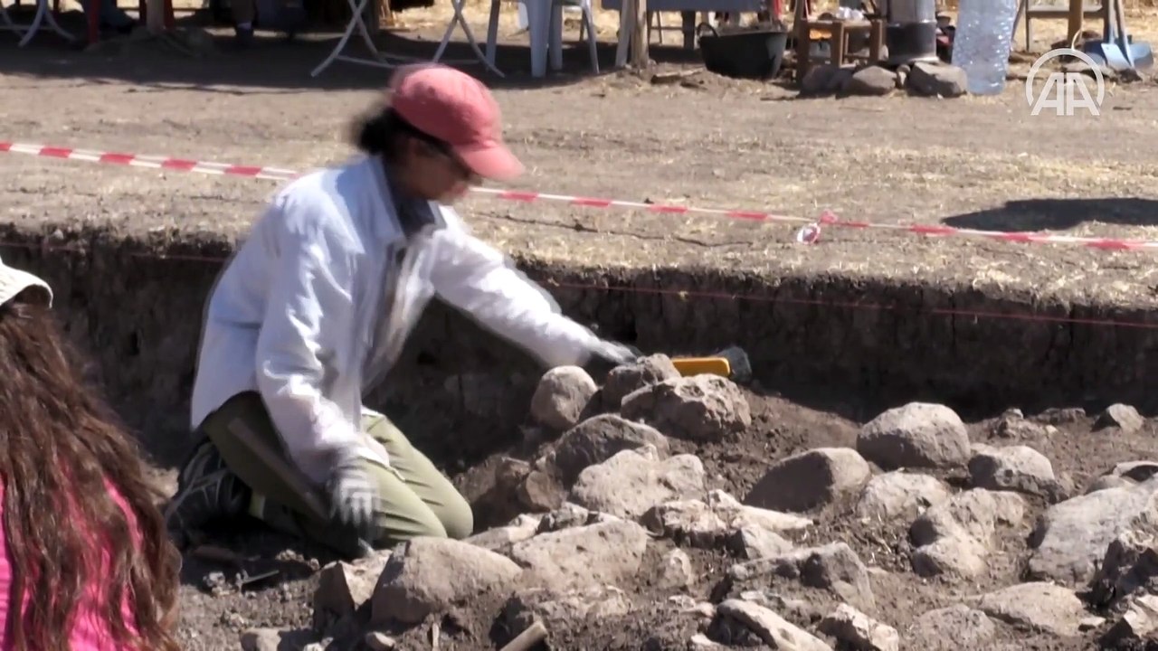 Domuztepe Höyüğü'nde Orta Çağ Dönemi'ne ait çocuk iskeleti bulundu