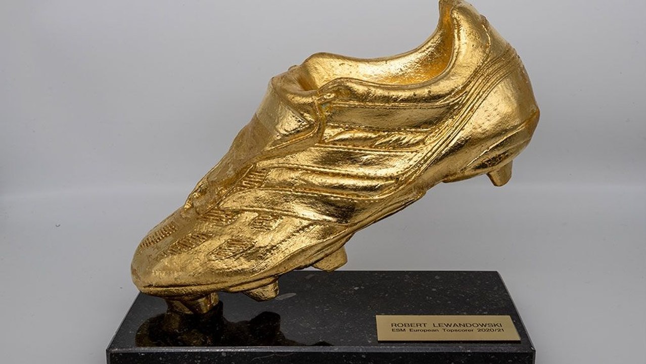 Lewandowski bekommt den Golden Shoe: Der kicker überreicht die Trophäe