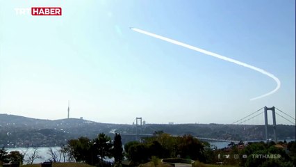 Türk Yıldızları'ndan İstanbul'da nefes kesen uçuş