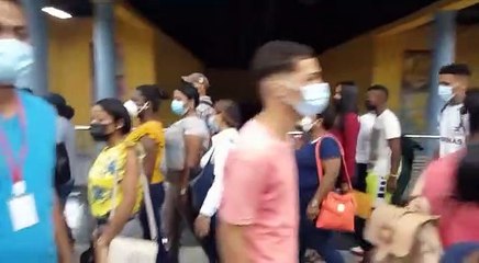 Se quejaron este lunes por la aglomeración de personas en el transfer del Metro