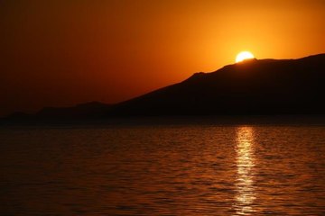 Tatvan'da kartpostallık gün doğumu