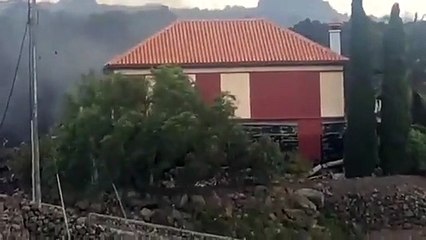 Graban el momento en el que la lava arrasa con una casa en La Palma