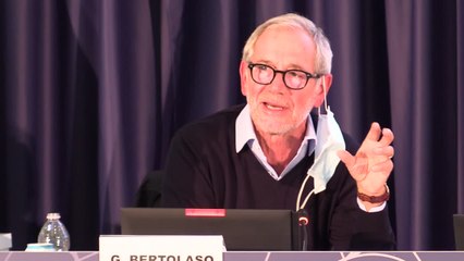 Covid, Bertolaso: "Si puo' pensare di ridurre l'uso della mascherina"