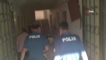 Son dakika haberleri: Elazığ'da hırsızlara polis şoku: Fark edilince çaldıkları kapıyı bırakıp kaçmaya çalıştılar