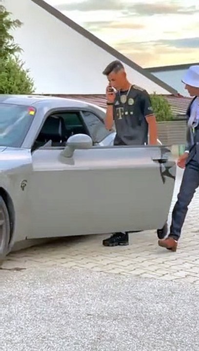 What happened to simplicity_We all seem to put on a stage,and we all feel compelled to put on a show