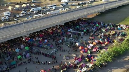 Thousands of migrants camp under Rio Grande bridge in Texas