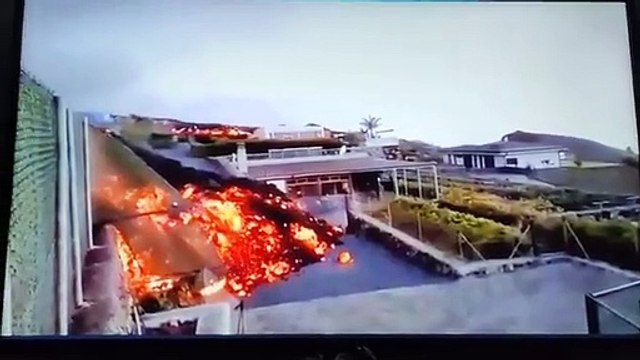 Reyes Maroto, mira el espectáculo maravilloso , gente perdiéndolo todo... (4)