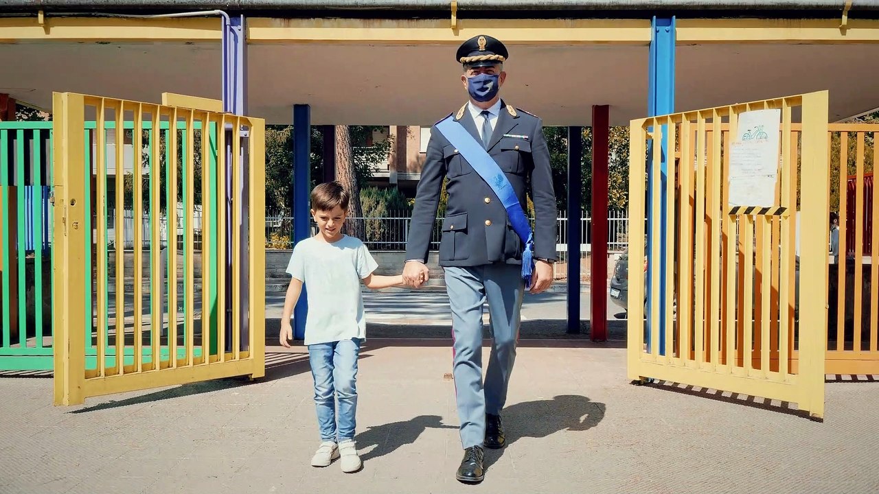 Polizia di Stato, una canzone con gli alunni per festeggiare il ritorno a scuola