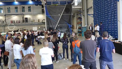 Mélanie Laurent baptise le Trimaran SVR-LAZARTIGUE skippé par François Gabart