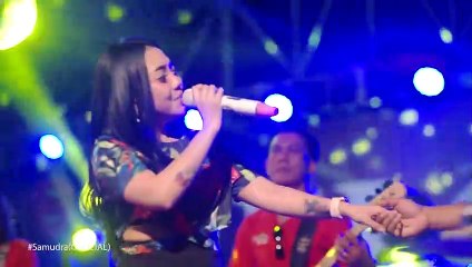Indonesian rocking dangdut "Welas Hang Ring Kene"