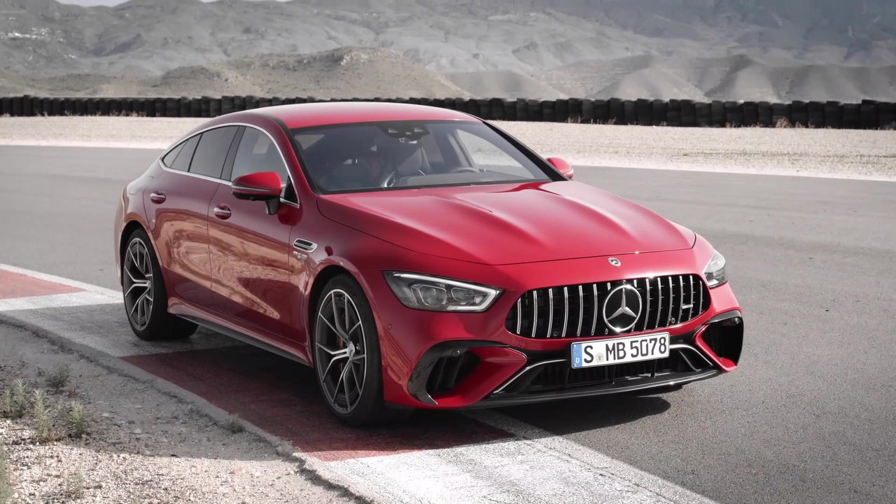 Der Mercedes‑AMG GT 63 S E PERFORMANCE - AMG Performance Lenkrad im Doppelspeichen-Design