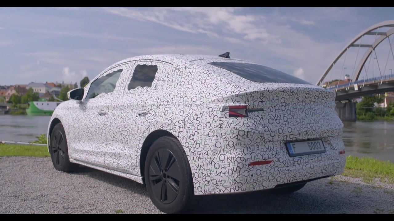 ŠKODA ENYAQ COUPÉ iV - Emotionale Linienführung und serienmäßiges Panoramaglasdach