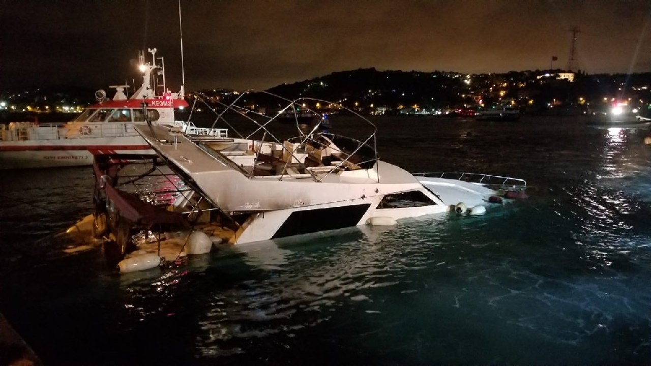 Bebek'te aynı teknede bir günde ikinci yangın: Küle dönen tekne battı