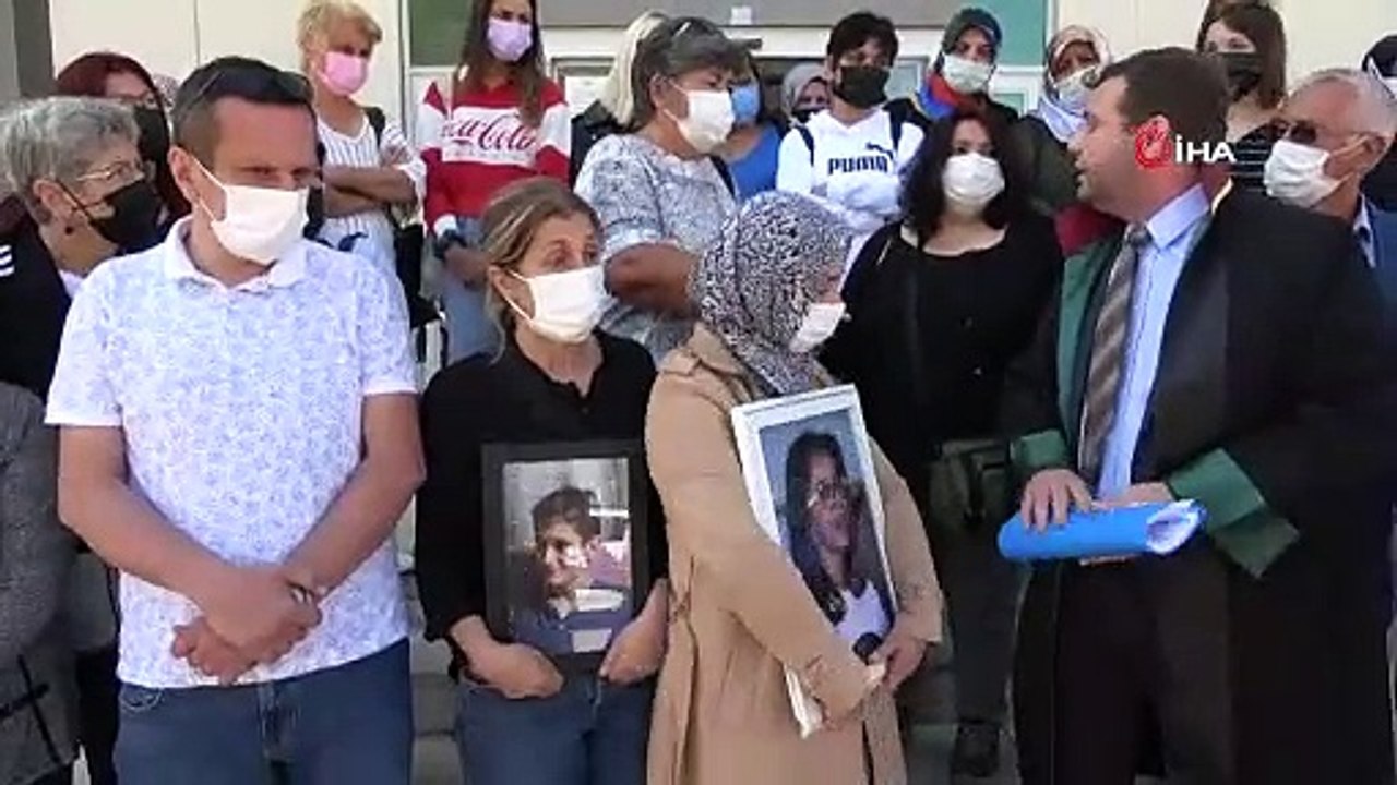 İki anne iki büyük acı, ellerinden çocuklarının fotoğrafını biran olsun bırakmadılar